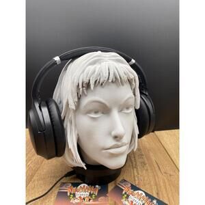 Leeloo 5th Element Headphone Stand - Gaming Heasdset Holder - Office Decoration
